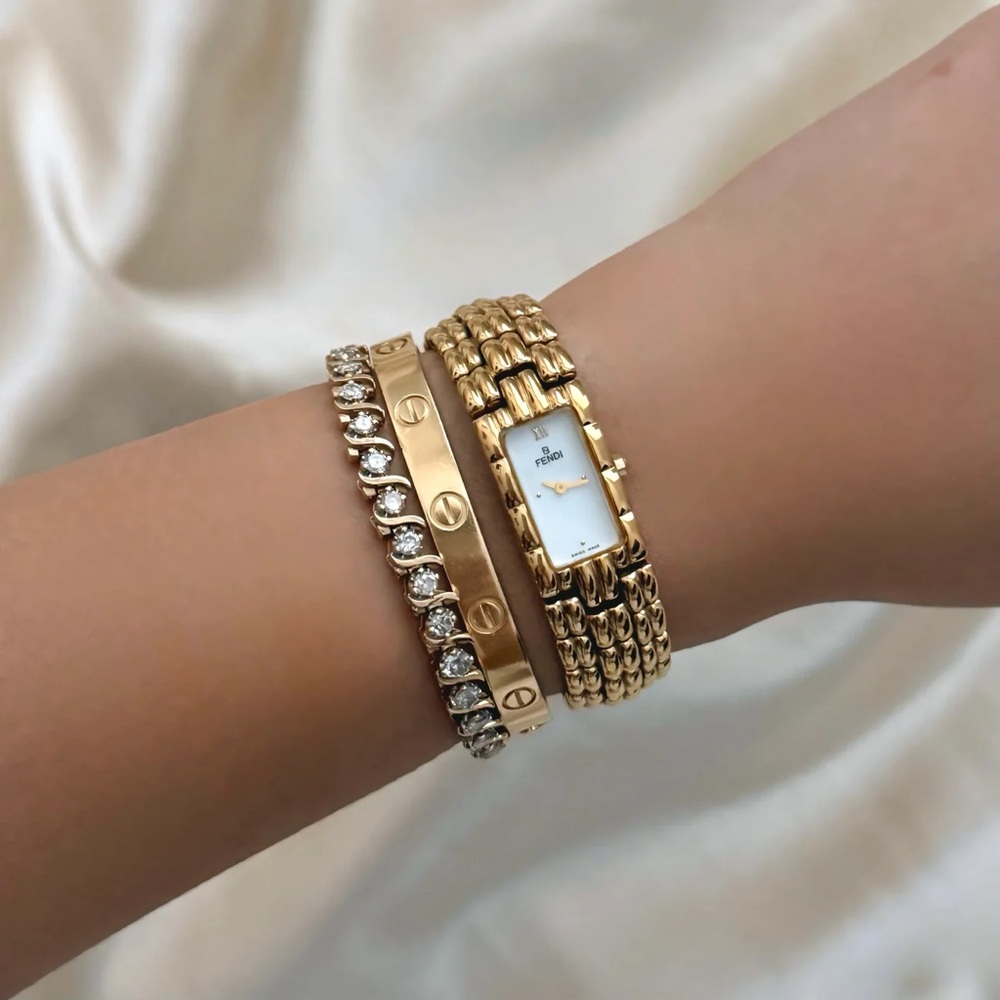 AUTHENTIC VINTAGE FENDI GOLD WATCH - Picture 2 of 8